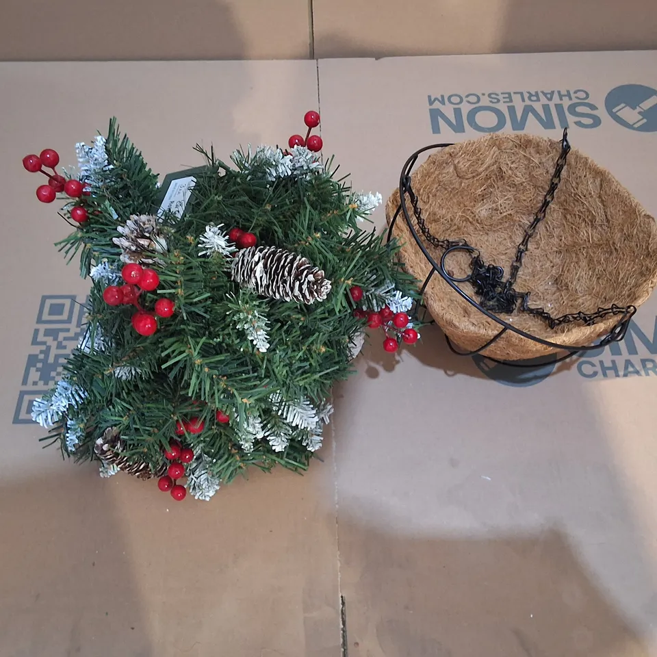 BOXED CHRISTMAS HANGING BASKET