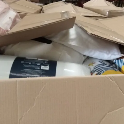 PALLET CONTAINING A LARGE QUANTITY OF BEDDING PRODUCTS