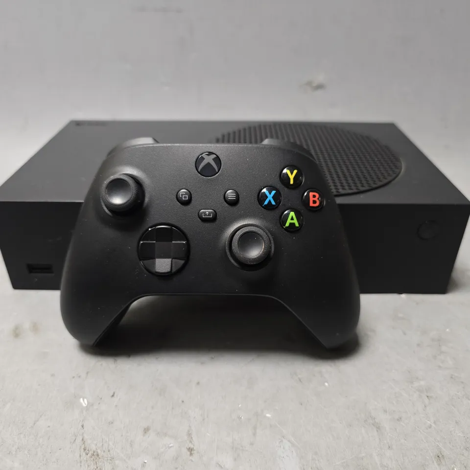 XBOX SERIES S GAMING CONSOLE IN BLACK 
