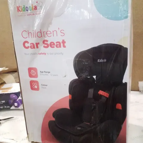 BOXED KIDOOLA CHILDRENS CAR SEAT - BLACK