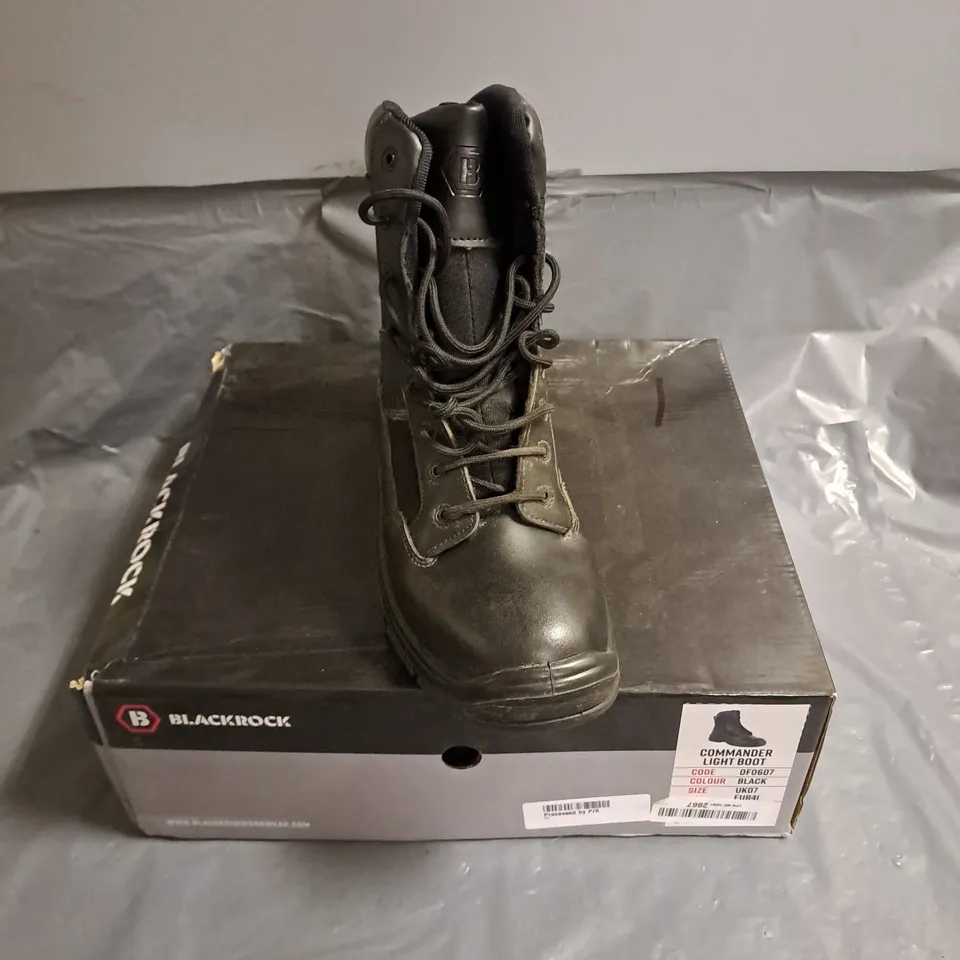 BOXED PAIR OF BLACK ROCK WORK COMMANDER LIGHT BOOTS IN BLACK SIZE 7