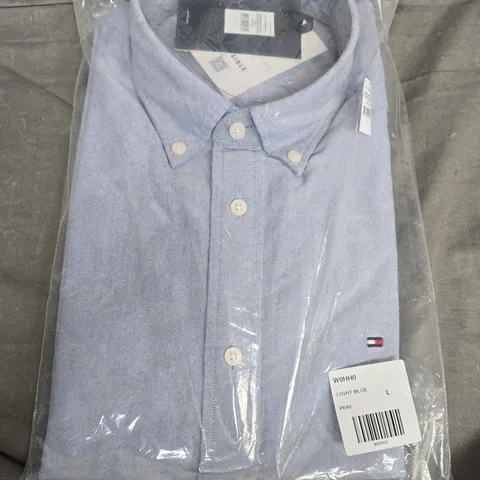 BAGGED TOMMY HILFIGER SOLID HERITAGE OXFORD SHIRT IN ROYAL BLUE - LARGE