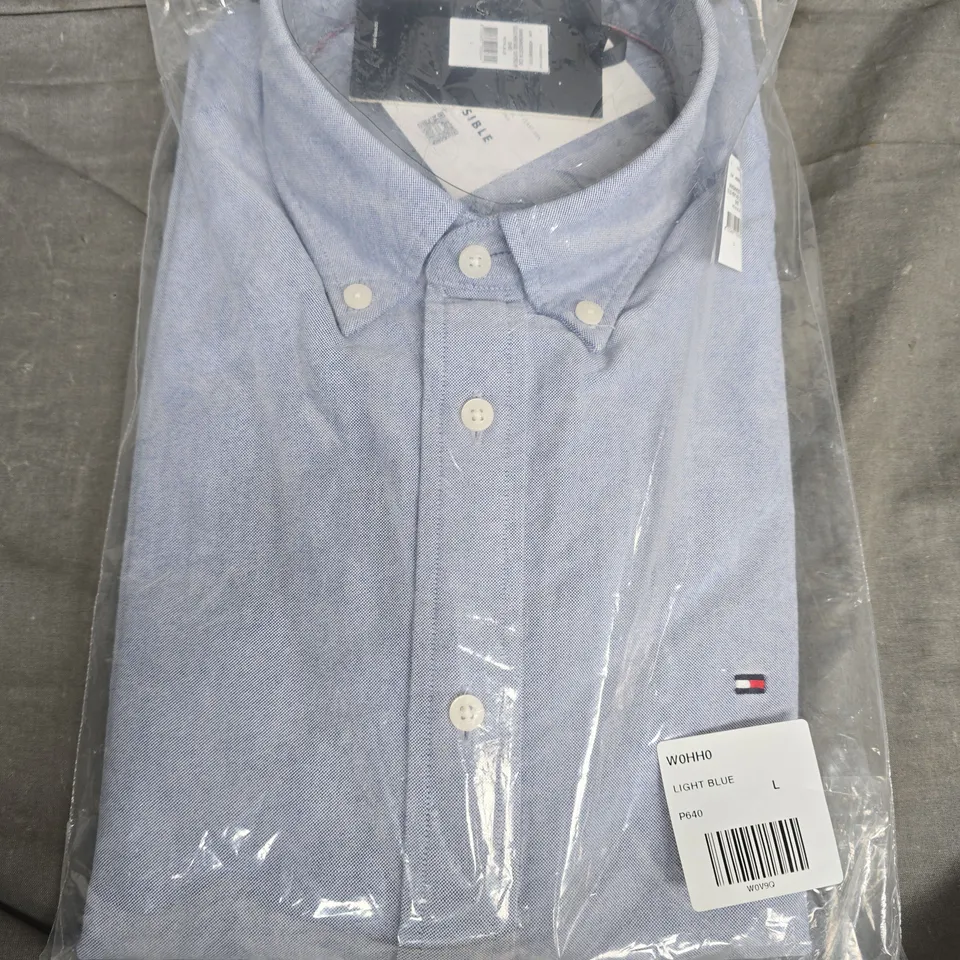 BAGGED TOMMY HILFIGER SOLID HERITAGE OXFORD SHIRT IN ROYAL BLUE - LARGE