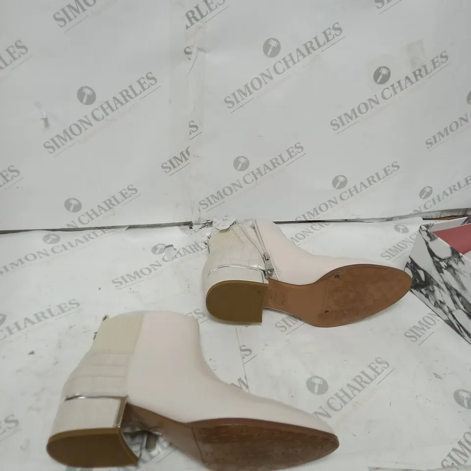 MODA IN PELLE LILITH OFF WHITE LEATHER SIZE 6 - BOXED 