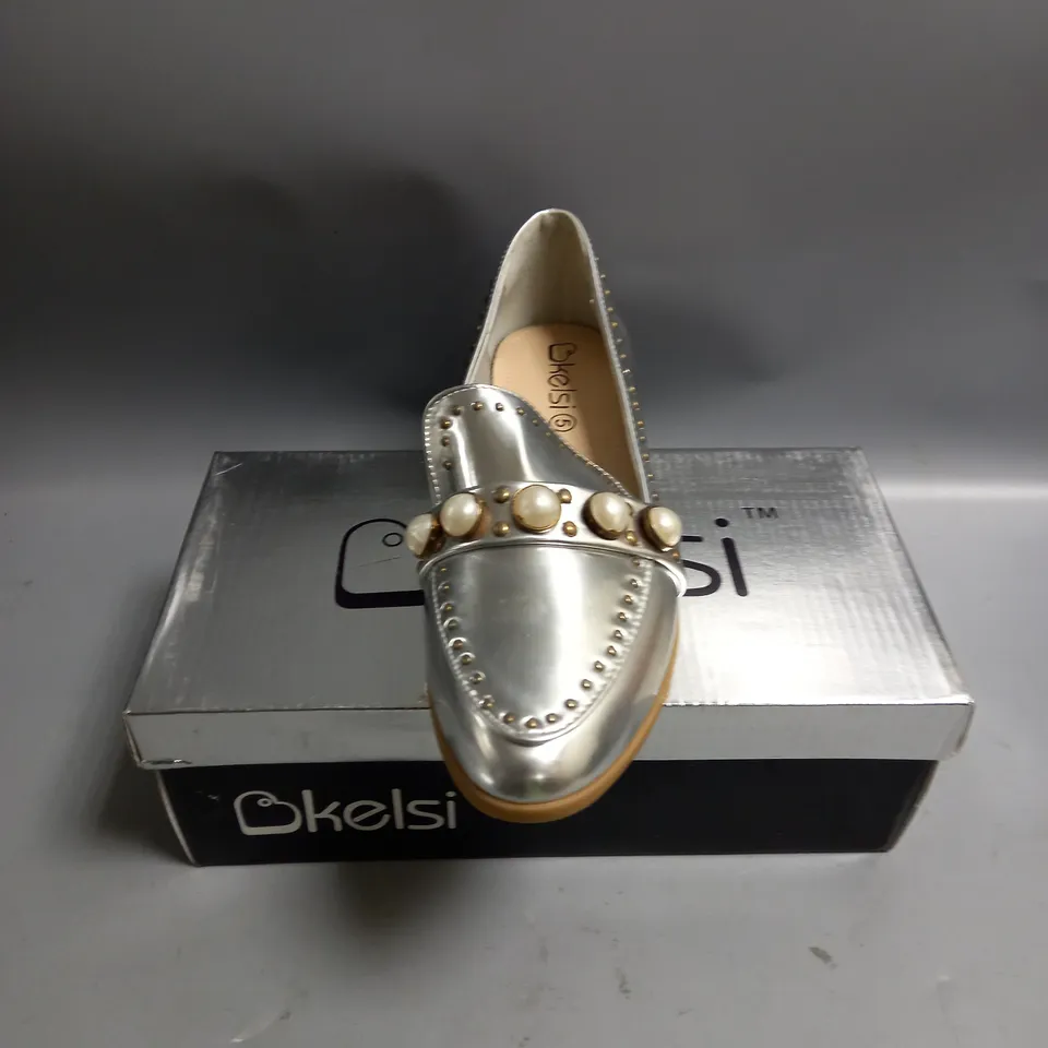 BOXED KELSI LADIES FLAT SHOES SILVER WITH BEADING DETAIL. SIZE 5