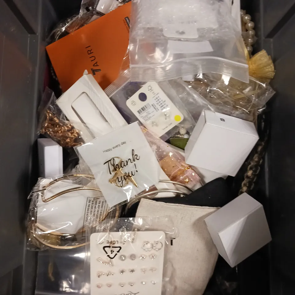 APPROXIMATELY 40 ASSORTED JEWELLERY PRODUCTS TO INCLUDE NECKLACES, RINGS, WATCH STRAPS ETC 