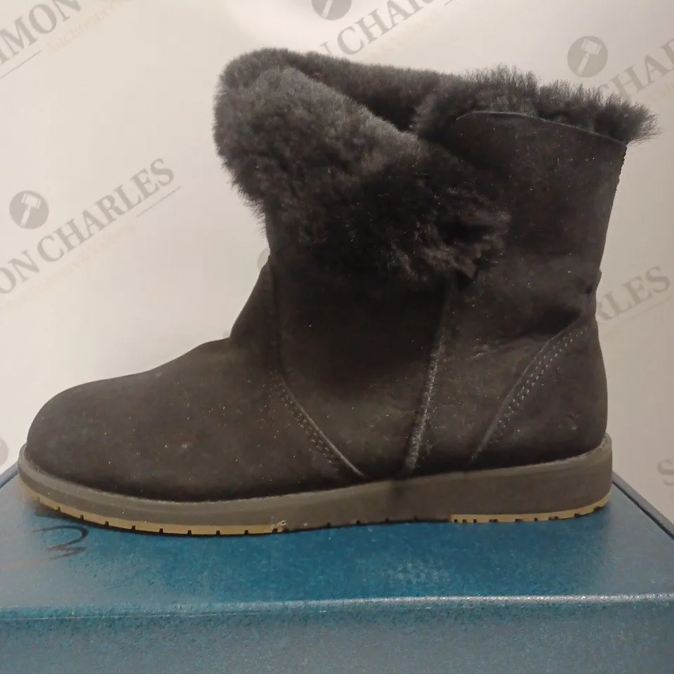 BOXED EMU BELLS ANKLE BOOTS, BLACK - SIZE 8