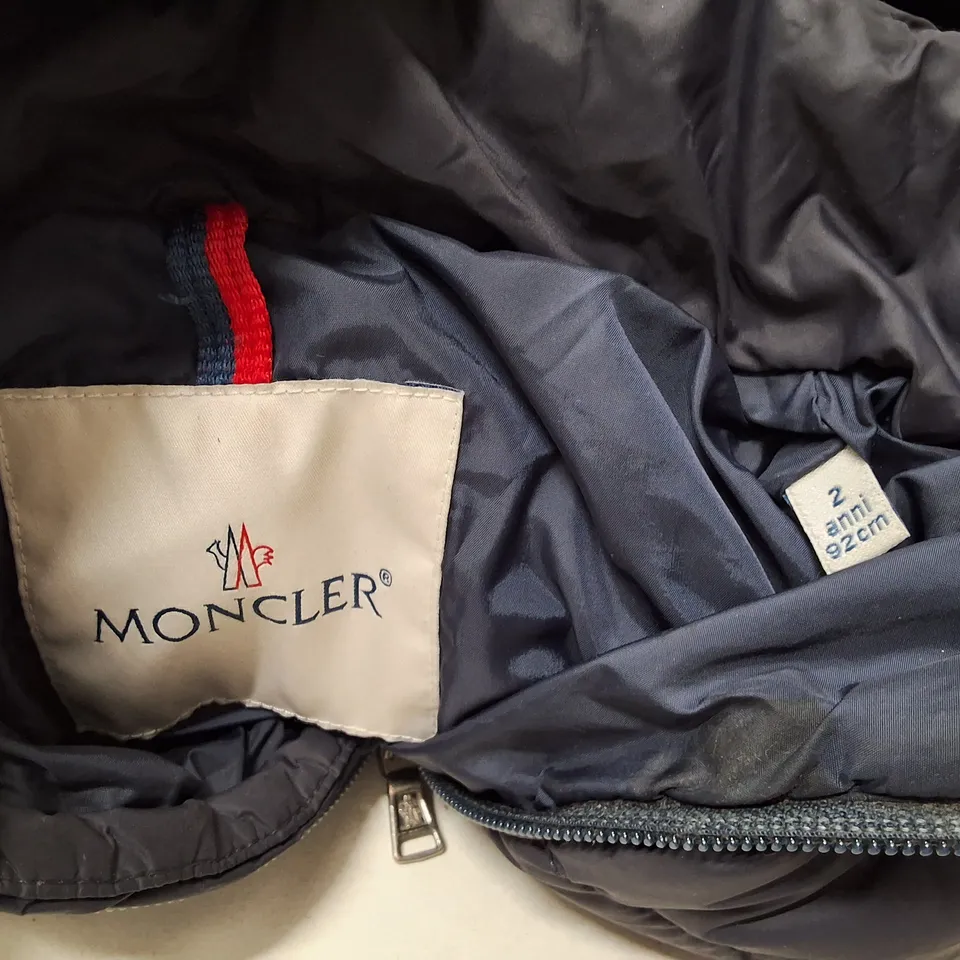 MONCLER KIDS' PUFFER JACKET, NAVY, HOODED – UK 2-3 (FR 2 ANS / 92 CM)