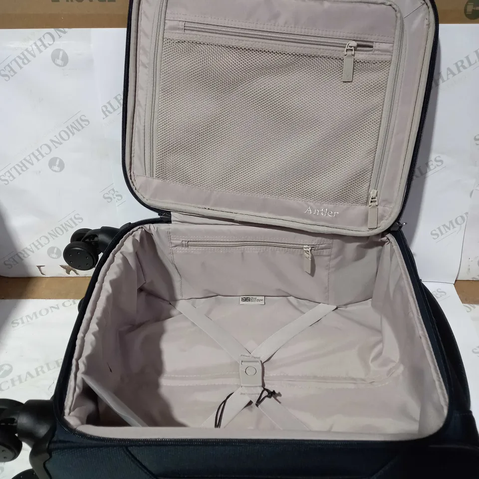 ANTLER PRESTWICK BLUE TRAVEL CASE WITH WHEELS 
