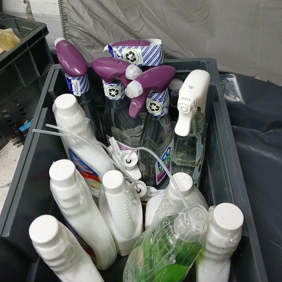 APPROXIMATELY 15 X ASSORTED HOUSEHOLD ITEMS TO INCLUDE ZOFLORA, ELBOW GREASE, ECO VER ETC
