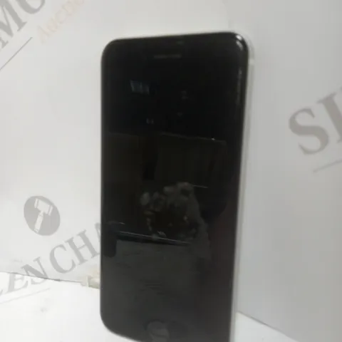 APPLE IPHONE SE SMARTPHONE IN WHITE