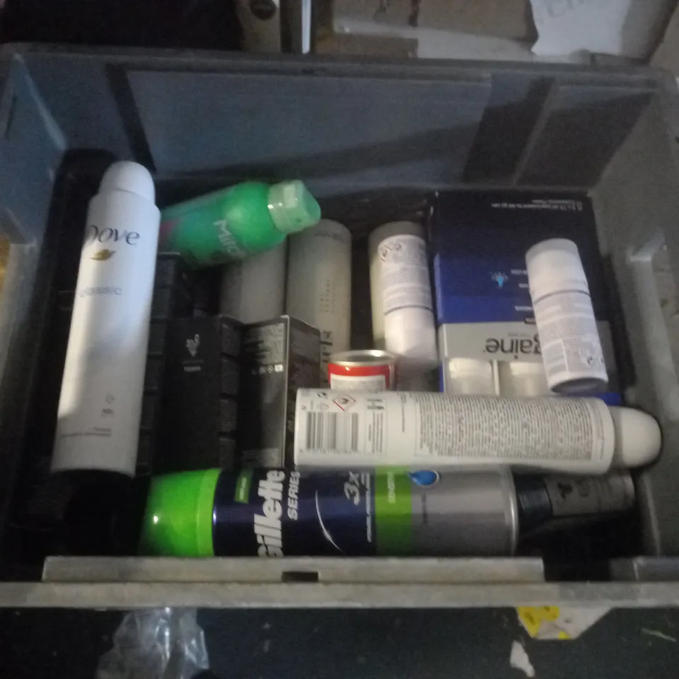 APPROXIMATELY 10 ASSORTED AEROSOLS INCLUDING GILETTE SHAVING FOAM, LYNX EPIC FRESH AND SURE ICE FRESH DEODORANT - COLLECTION ONLY