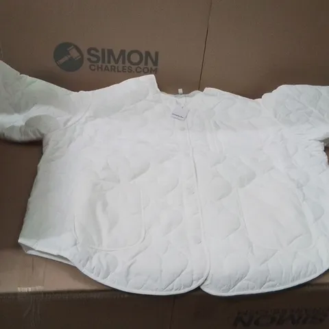 BOXED BRAND NEW APPROXIMATELY 4 SIMPLY BE WHITE QUILTED JACKET SIZE 28