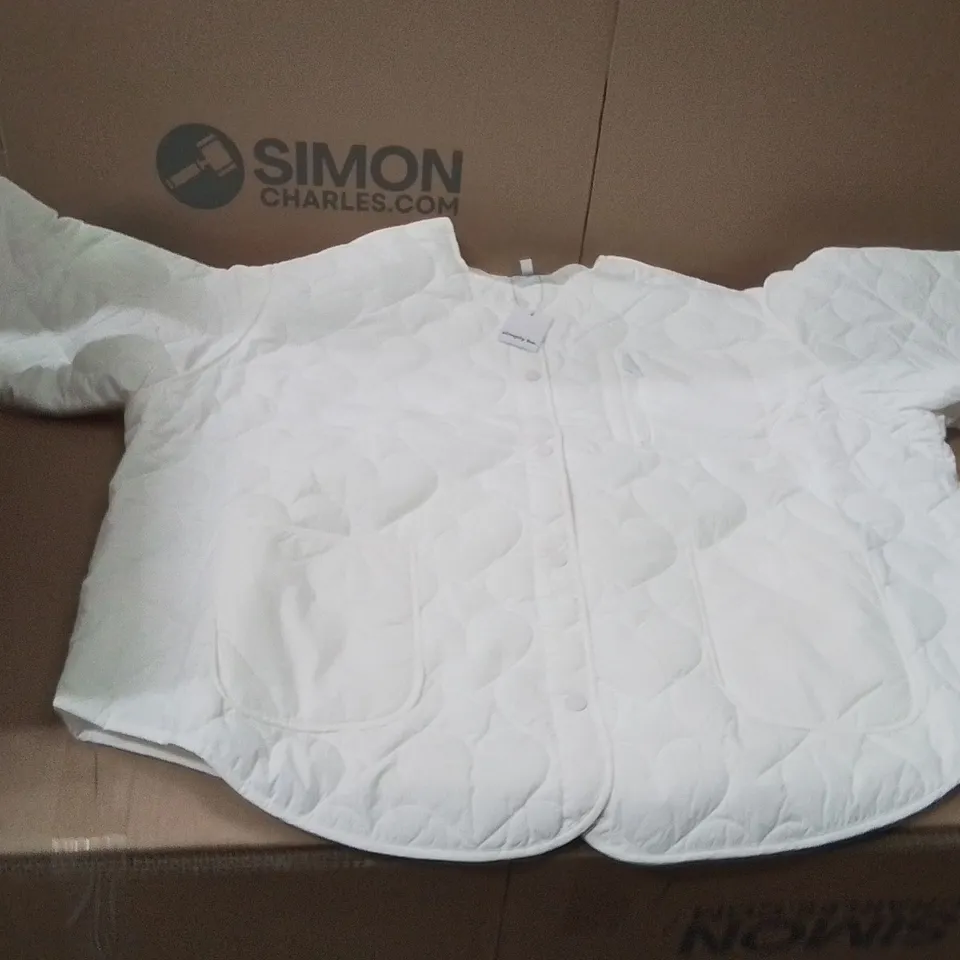 BOXED BRAND NEW APPROXIMATELY 4 SIMPLY BE WHITE QUILTED JACKET SIZE 28