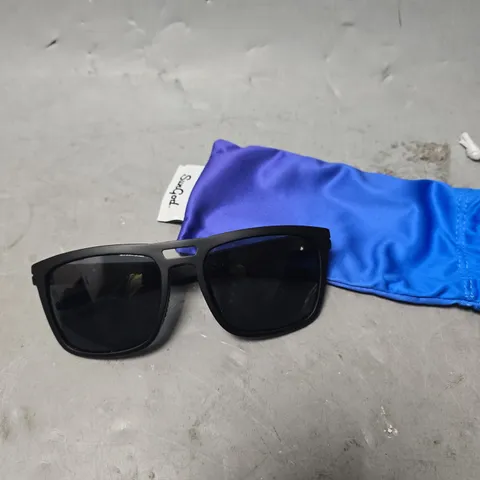 SUNGOD TEMPESTS BLACK FRAME SUNGLASSES 