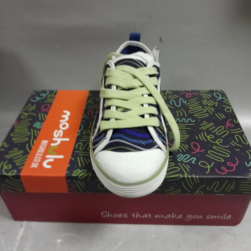 BOXED PAIR OF MOSHULU CUDDLY TOY 2 TRAINERS - 6