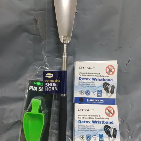 APPROXIMATELY 10 ASSORTED HOUSEHOLD ITEMS TO INCLUDE DETOX WRISTBAND, SHOE HORN, ETC