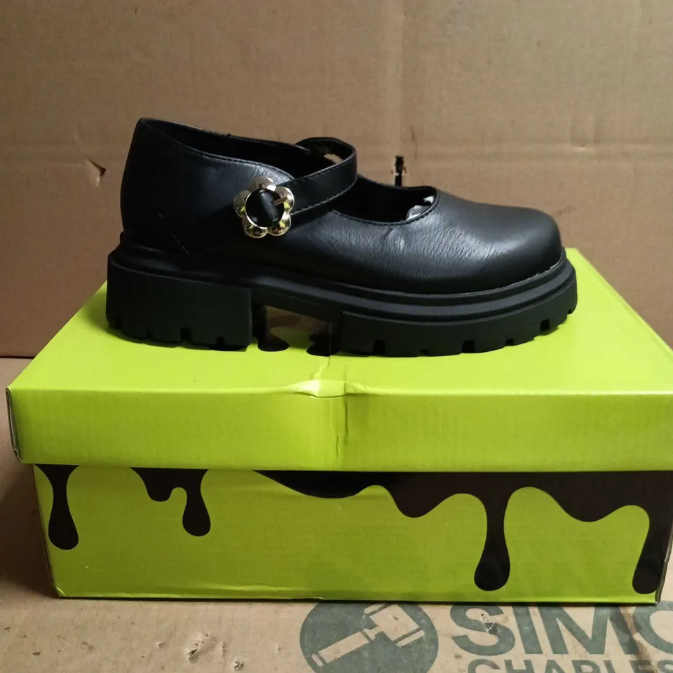 KOI KIDZ FLUTTER JUMP FLOWER MARY JANE SHOES BLACK SIZE 1