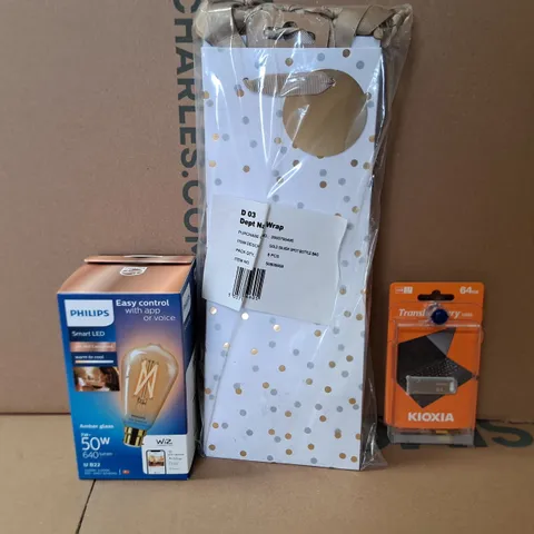 BOX OF APPROXIMATELY 22 ASSORTED ITEMS TO INCLUDE - BOTTLE BAG , PHILIPS 50W SMART LED , KIOXIA 64GB USB ETC