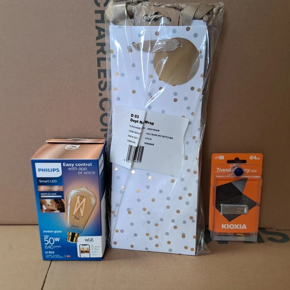 BOX OF APPROXIMATELY 22 ASSORTED ITEMS TO INCLUDE - BOTTLE BAG , PHILIPS 50W SMART LED , KIOXIA 64GB USB ETC