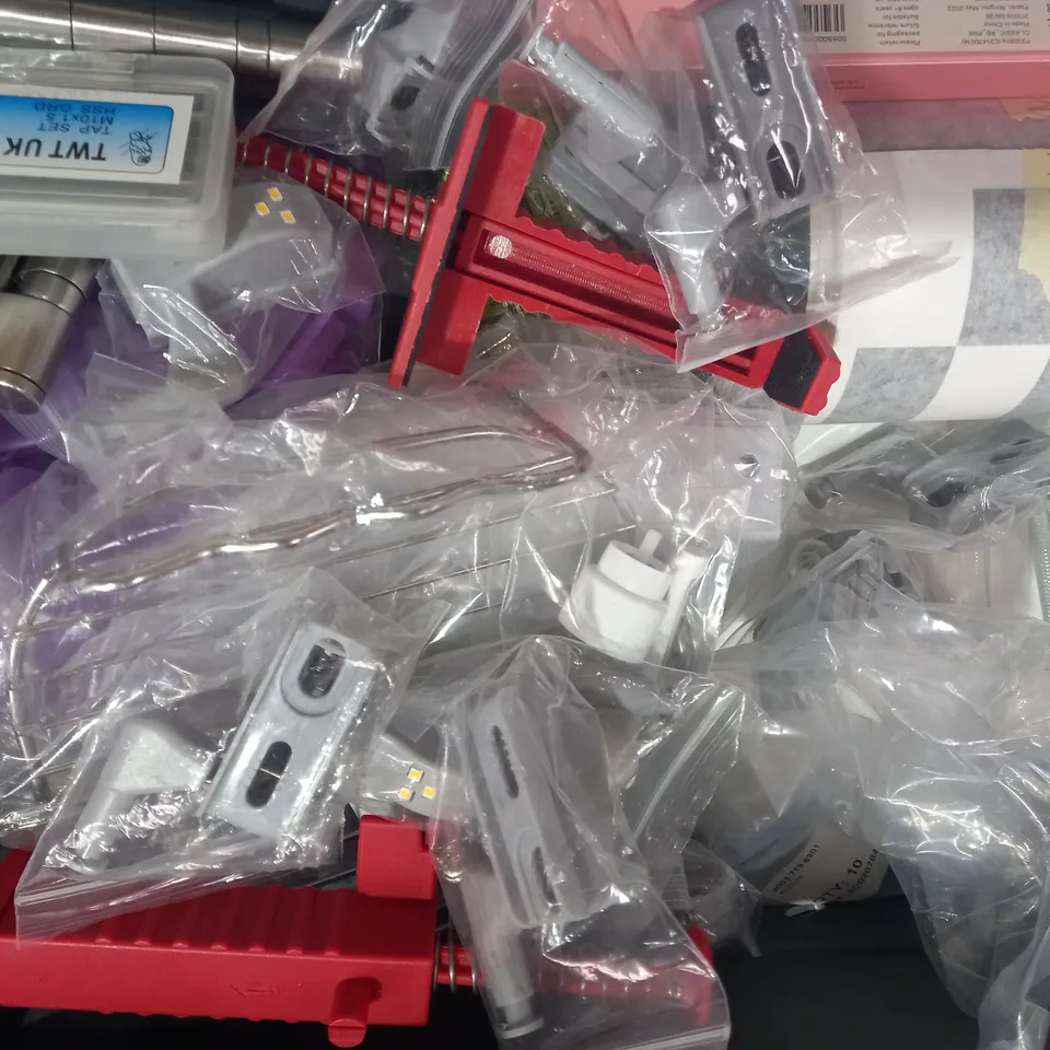 LOT OF APPROXIMATELY 10 ASSORTED HOUSEHOLD ITEMS TO INCLUDE DYLON FABRIC DYE, COBRA ULTRA THIN METAL CUTTING DISC, TOMMEE TIPPEE SOOTHERS, ETC