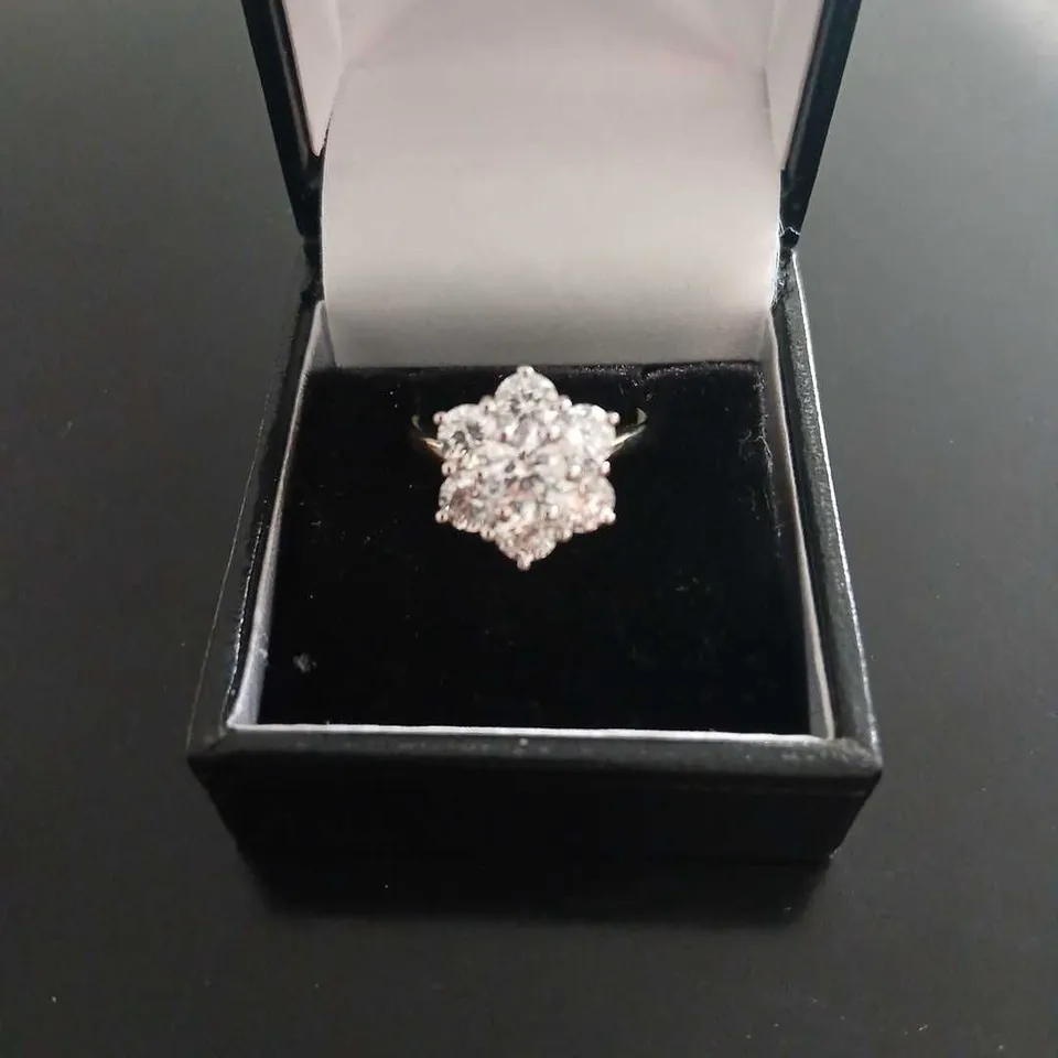 9CT GOLD DAISY CLUSTER RING SET WITH LAB GROWN DIAMONDS WEIGHING +2.38CT