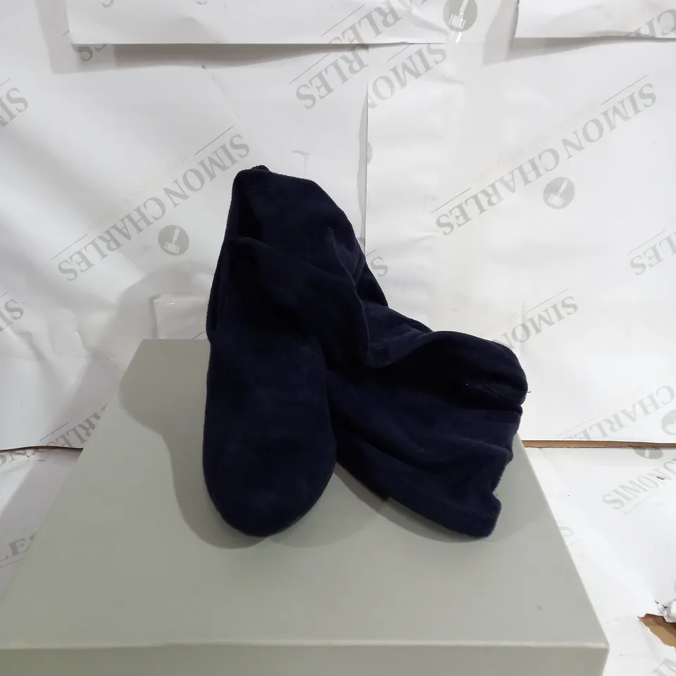 PAIR OF CARVELA KURT GEIGER IN NAVY SUEDETTE - EU SIZE 37