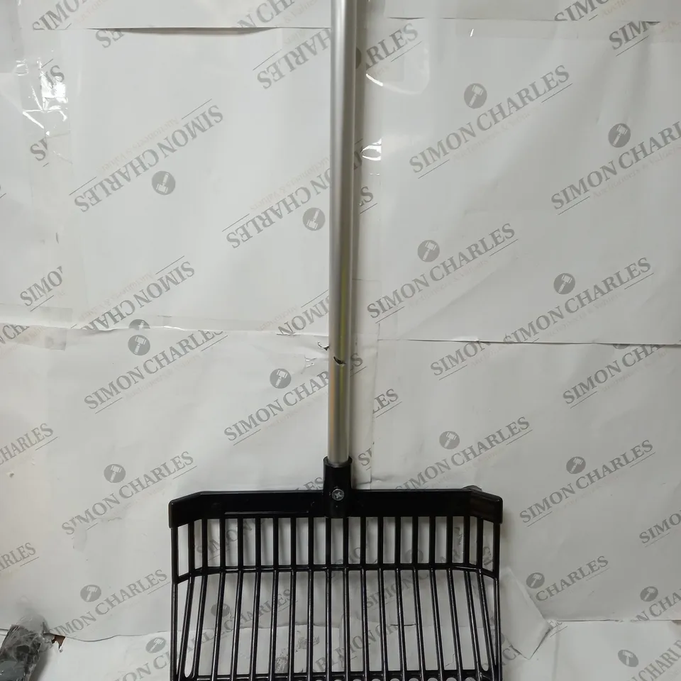 PLASTIC RAKE / COLLECTION ONLY 