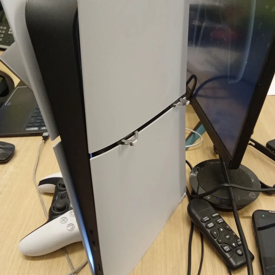 BOXED PLAYSTATION5 DIGITAL EDITION CONSOLE - 825GB, WITH CONTROLLER // CONSOLE AND CONTROLLER ONLY, MONITOR NOT INCLUDED RRP £429