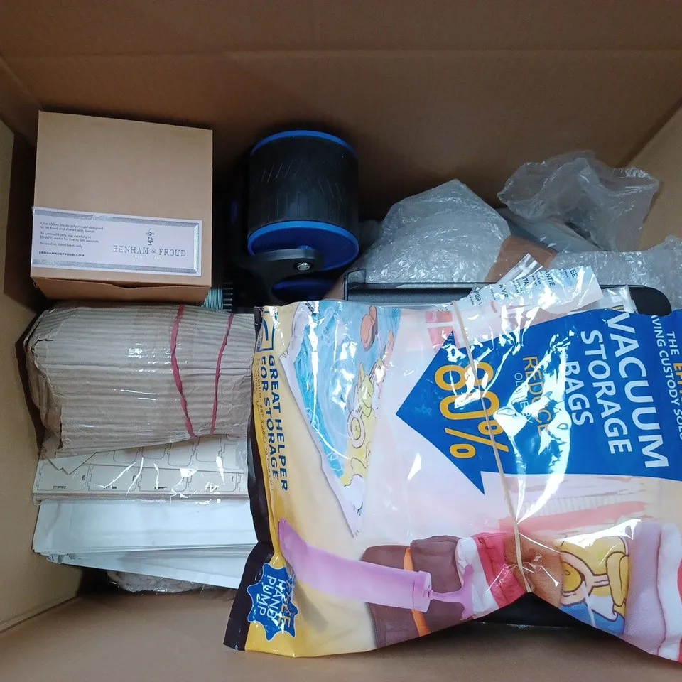 BOX OF APPROX 20 ASSORTED ITEMS TO INCLUDE - KING CHARLES PAPER PLATES & CUPS - OXO CUBES TIN BOX - THERMAL FLASK CUP ECT