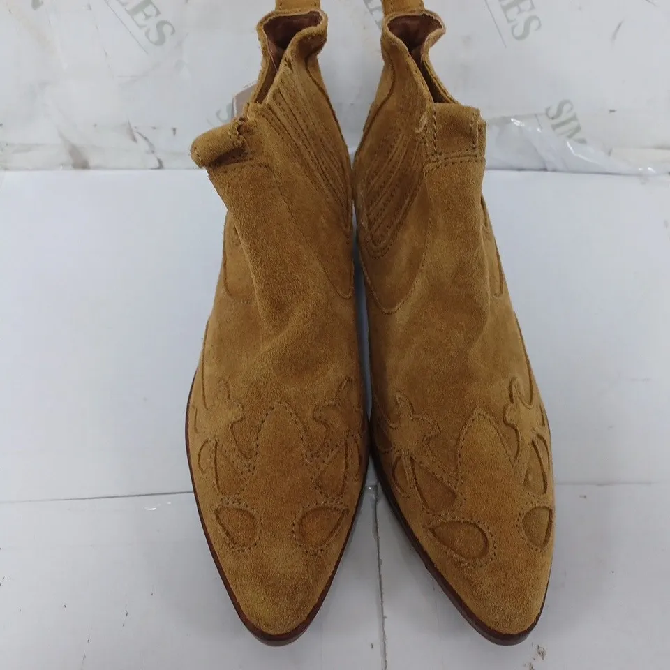 ZARA POINTED TOE TEXTURED SHOES IN BROWN - SIZE 39