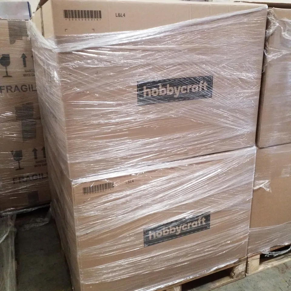 PALLET CONTAINING ASSORTED CHRISTMAS & HALLOWEEN PRODUCTS & DECORATIONS INCLUDING BOTTLE BRUSH LED TREE, FILLABLE CRACKERS, CHRISTMAS GIFT BOX, THE NIGHTMARE BEFORE CHRISTMAS  500PC PUZZLE & PAINT YOU