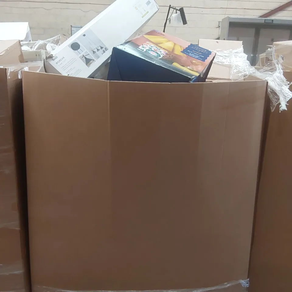 PALLET CONTAINING A VERY LARGE QUANTITY OF ASSORTED DESIGNER LIGHTING PRODUCTS INCLUDING: HURRICANE PENDANT LIGHT, ESME CHANDELIER PENDANT, BELDI TABLE LAMP ECT
