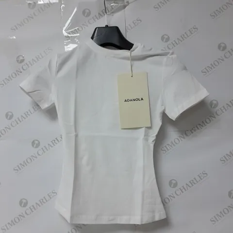 ADANOLA FITTED SHORT SLEEVE TOP IN WHITE SIZE XS