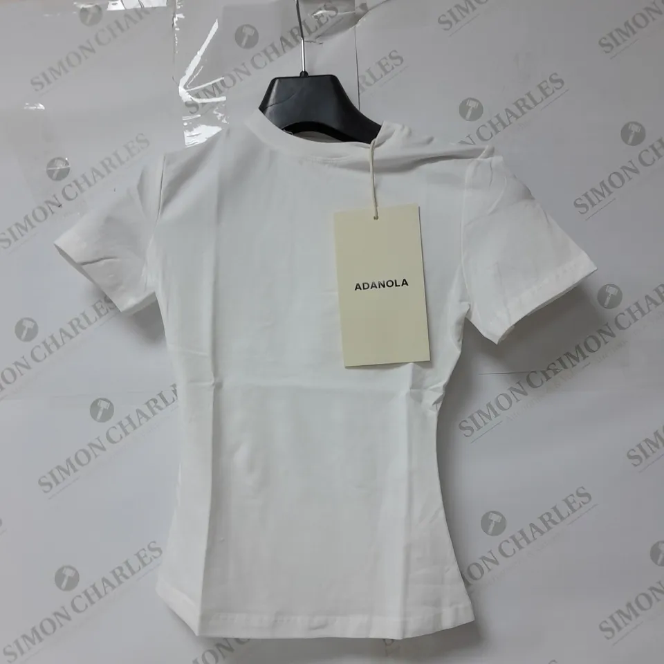 ADANOLA FITTED SHORT SLEEVE TOP IN WHITE SIZE XS
