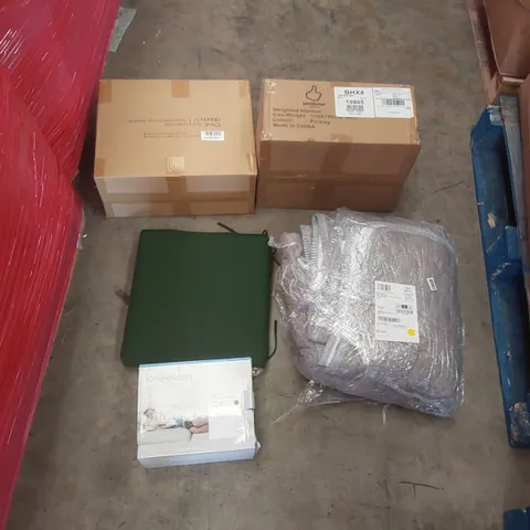 PALLET TO CONTAIN A LARGE ASSORTMENT OF PILLOWS AND CUSHIONS AND RELATED PRODUCTS // BRANDS MAY VARY