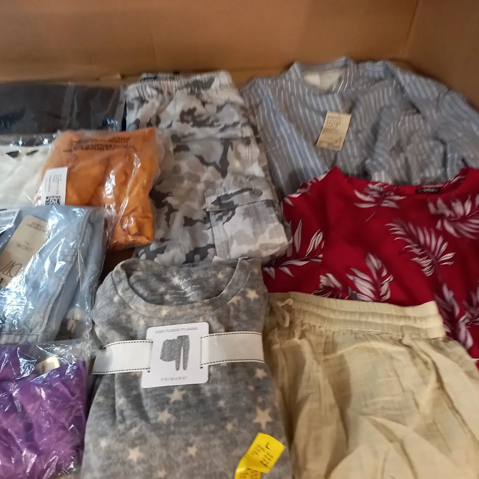 LARGE QUANTITY OF ASSORTED CLOTHING ITEMS TO INCLUDE AMERICAN EAGLE, SHEIN AND PRIMARK