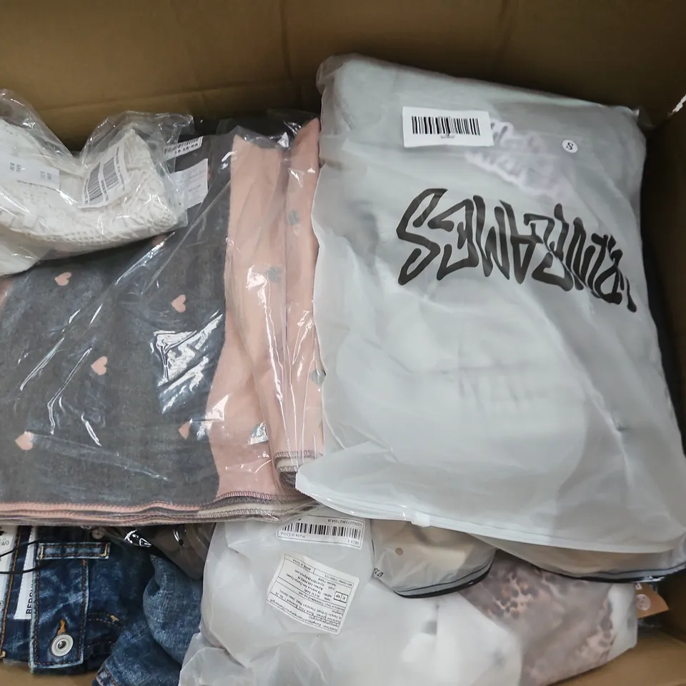 APPROXIMATELY 35 ASSORTED CLOTHING ITEMS IN VARIOUS SIZES, STYLES & COLOURS TO INCLUDE JOGGERS, DRESSES, TOPS, ETC - COLLECTION ONLY