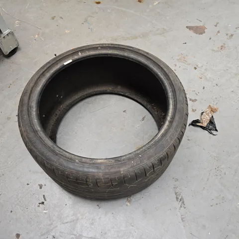 PIRELLI 305/30 ZR21 TYRE