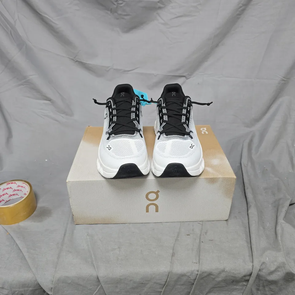 ON CLOUDS ON RUNNING SNEAKERS – GREY/WHITE MESH, BLACK LACES 