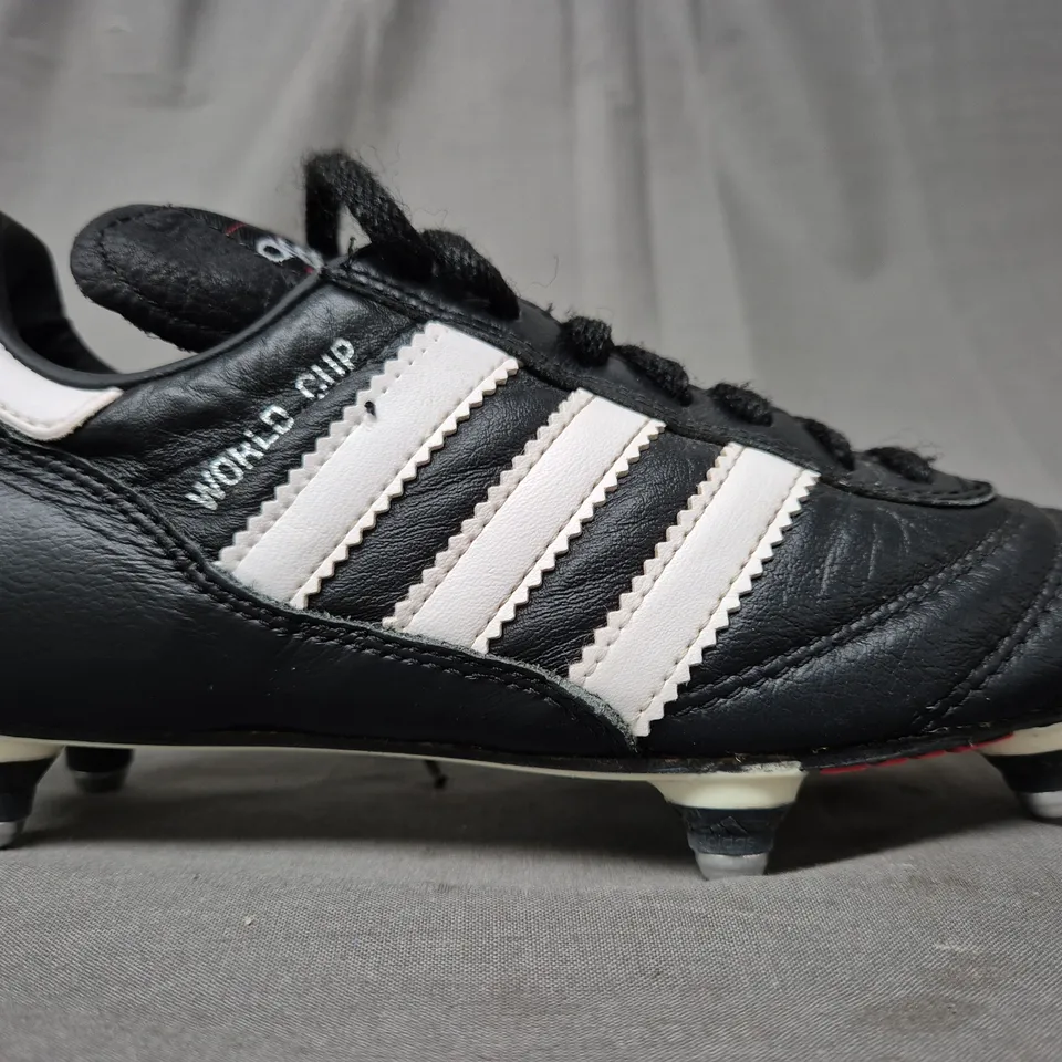 BOXED PAIR OF ADIDAS WORLD CUP FOOTBALL BOOTS IN BLACK/WHITE UK SIZE 4