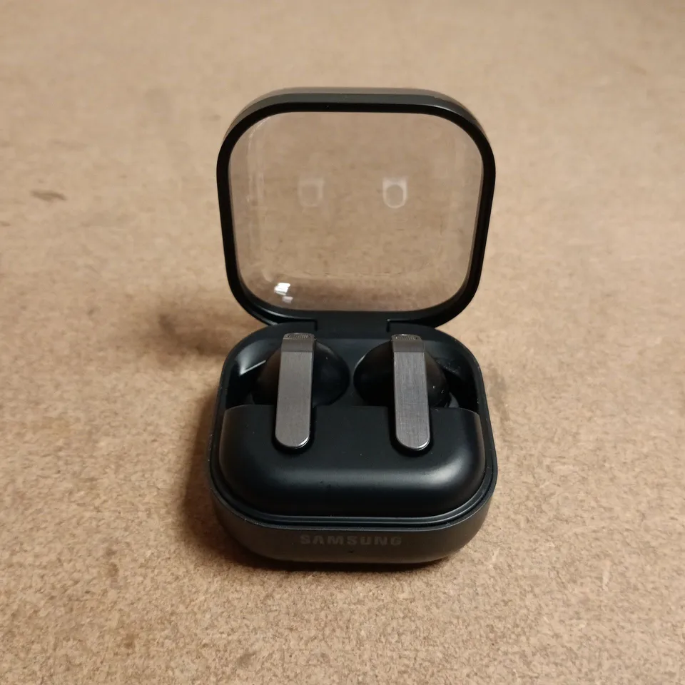BOXED SAMSUNG GALAXY BUDS4 PRO WIRELESS EARBUDS WITH CHARGING CASE