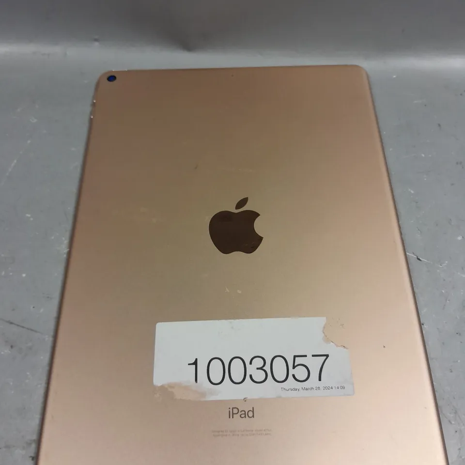 APPLE IPAD AIR TABLET - A2152