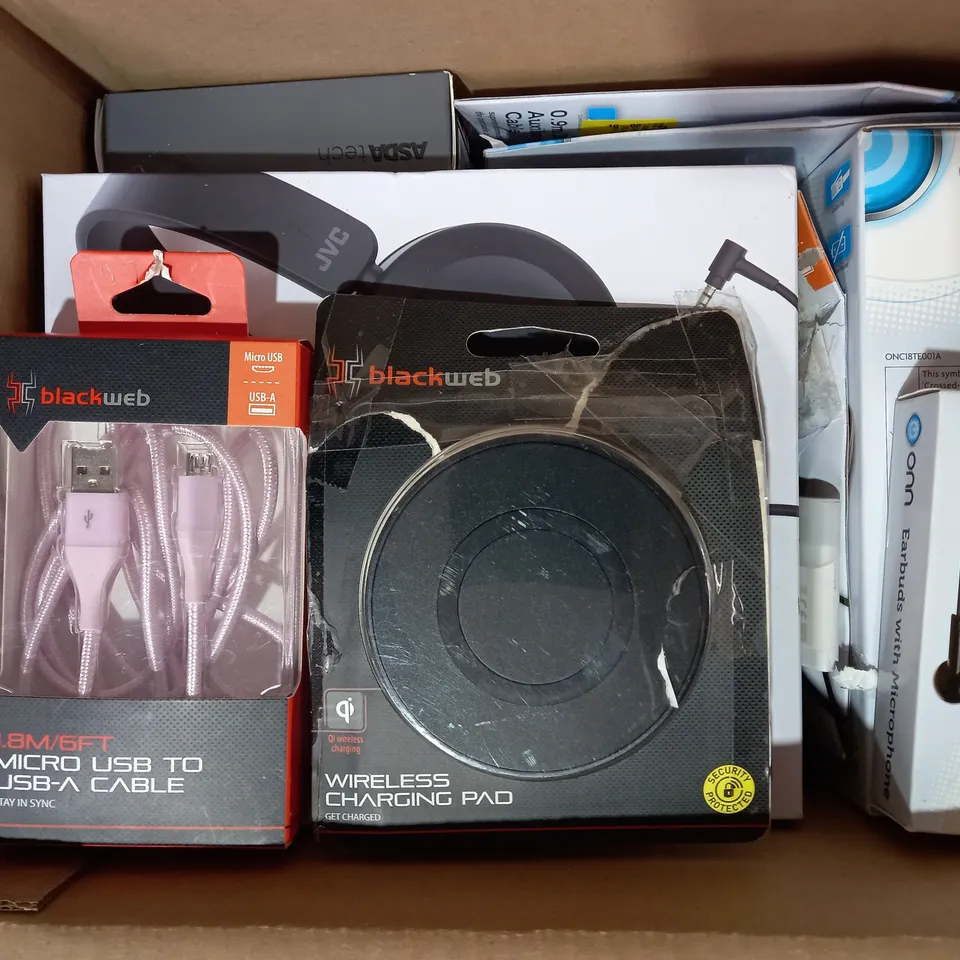 LOT OF APPROX. 10 X ITEMS TO INCLUDE BLACKWEB 90W UNIVERSAL LAPTOP CHARGER, JVC HA-S31M HEADPHONES, BLACKWEB MICRO USB TO USB-A CABLE, ETC.