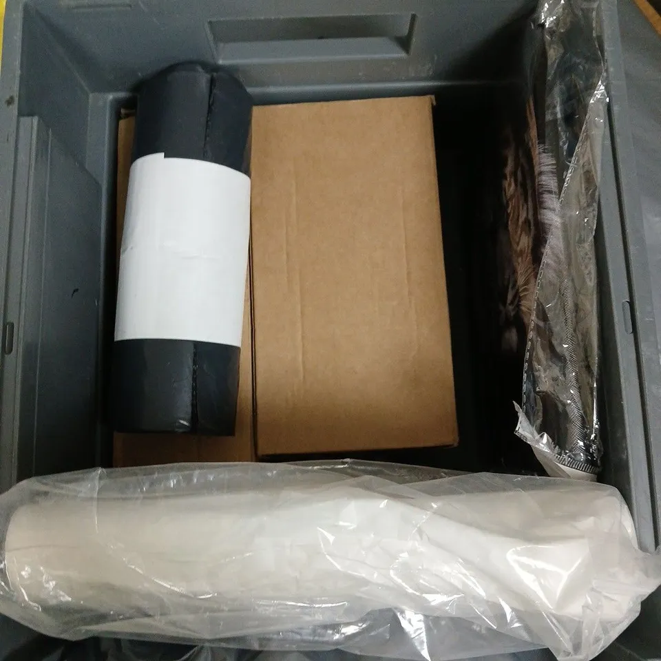 APPROXIMATELY 10 HOUSEHOLD ITEMS TO INCLUDE BIN BAGS, BABY WIPES, CLEANING GLOVES ETC