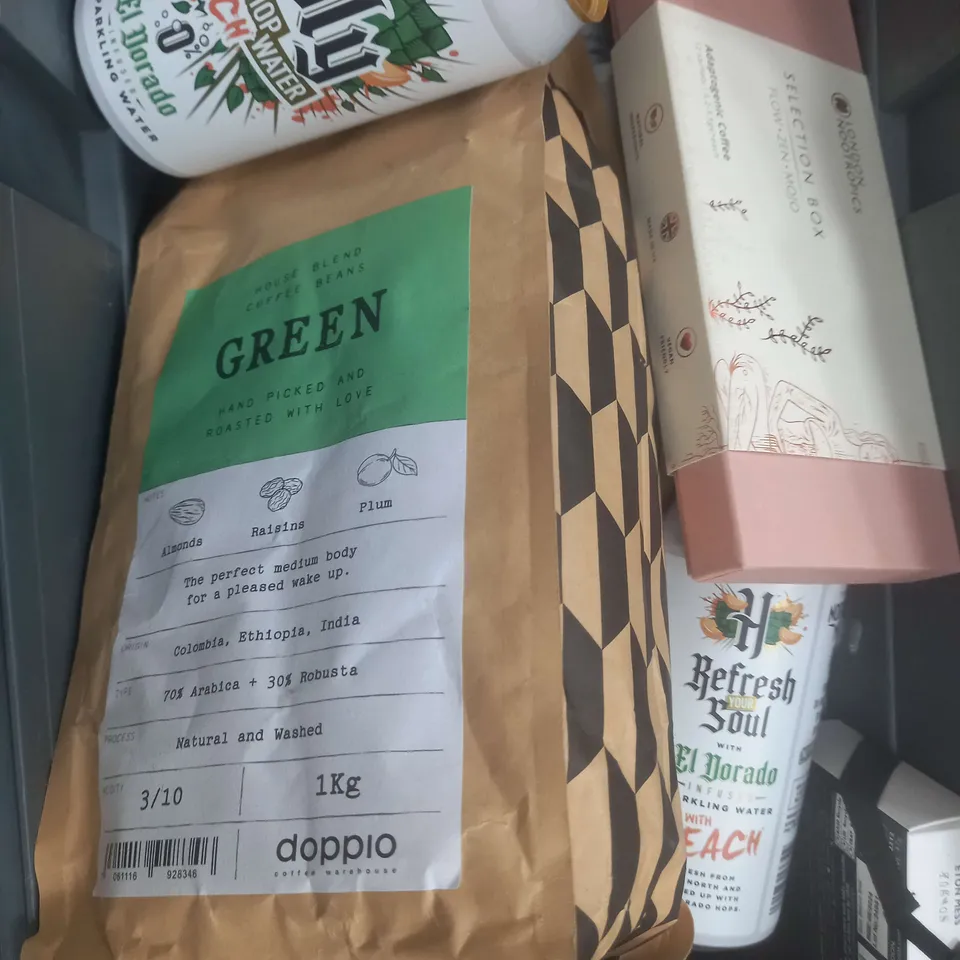 BOX OF APPROXIMATELY 10 ASSORTED ITEMS TO INCLUDE PEACH SPARKLING WATER, SELECTION BOX, HOTEL CHOCOLATE ETC