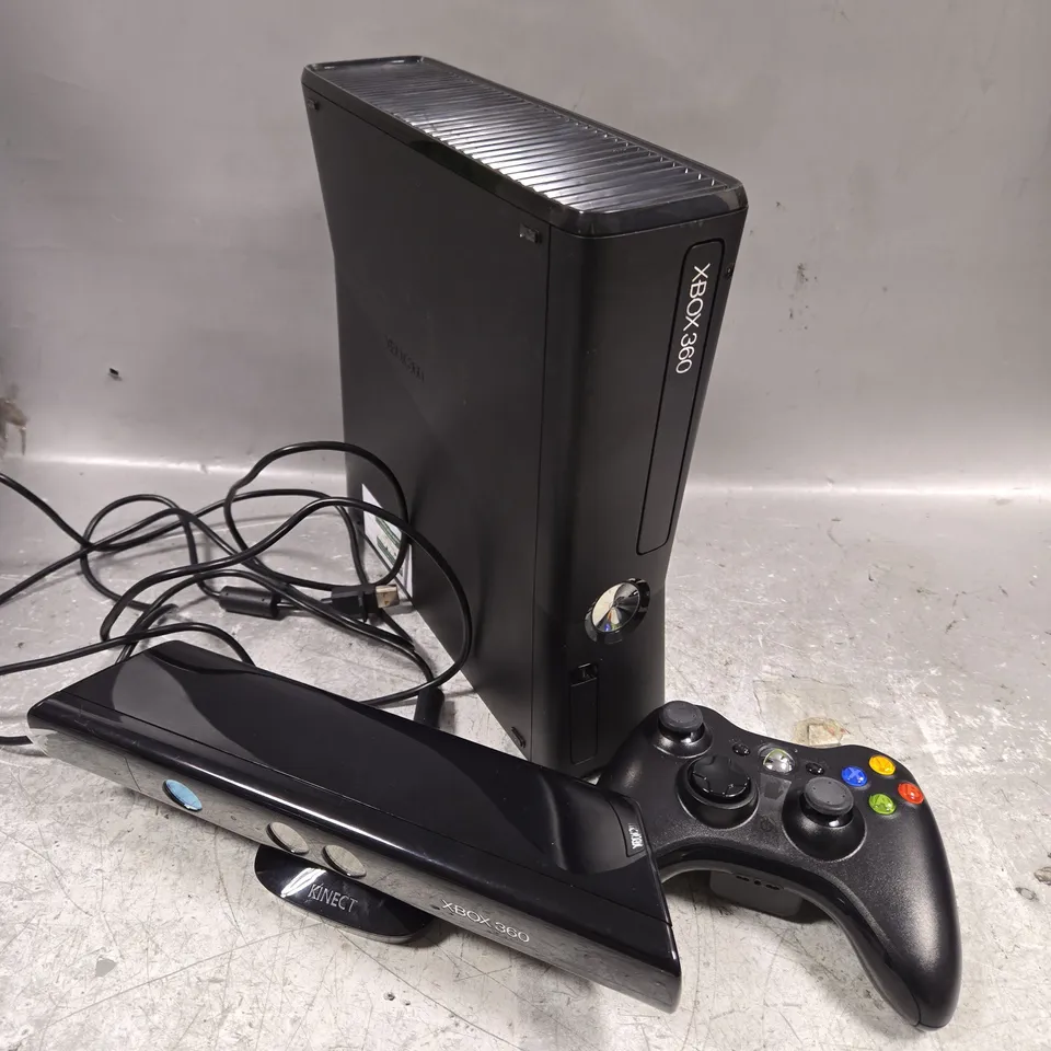 BOXED XBOX 360 GAMING CONSOLE WITH KINECT CAMERA 