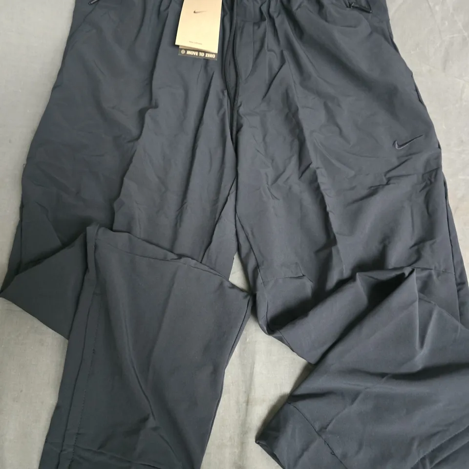 NIKE UNLIMITED MENS BLACK STANDARD FIT PANTS - L