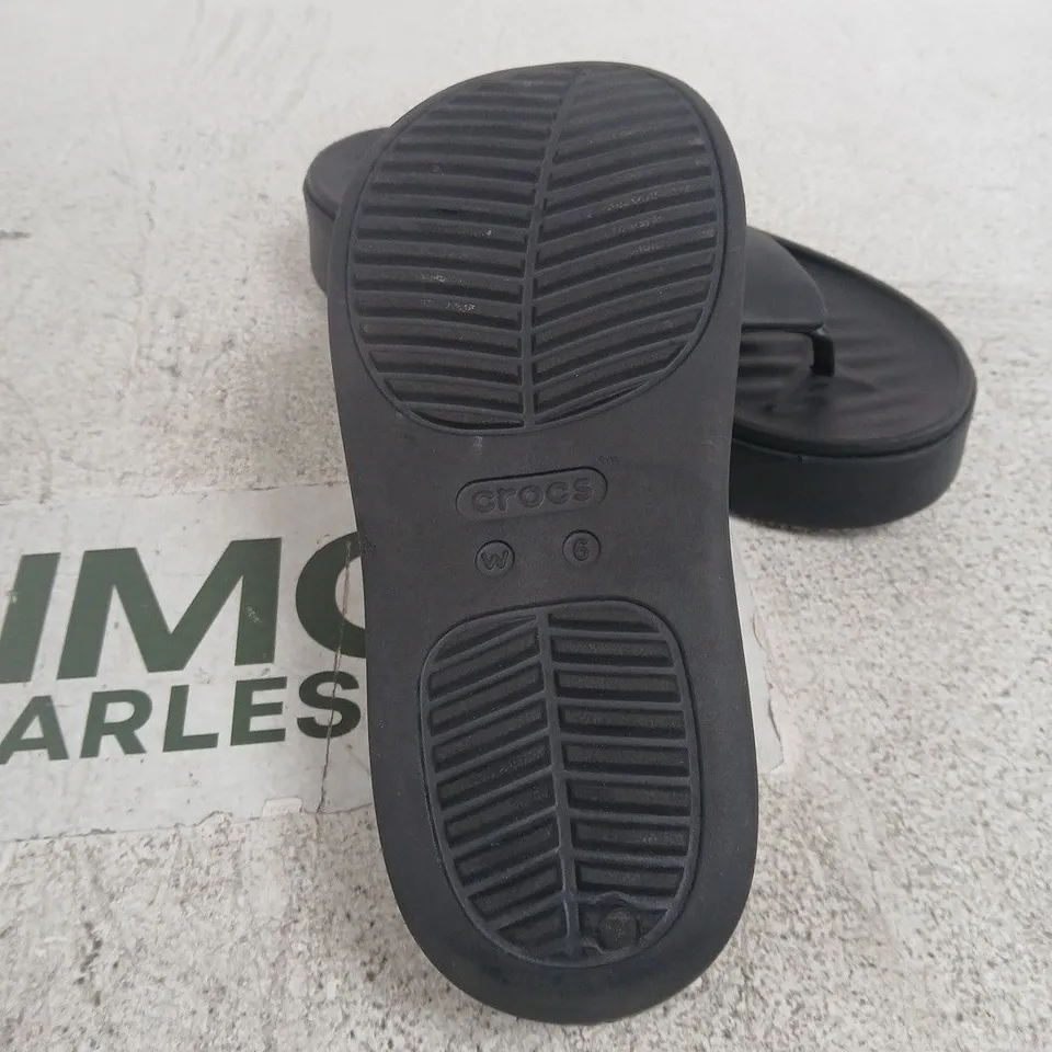 BLACK CROCS SIZE W6 UNBOXED