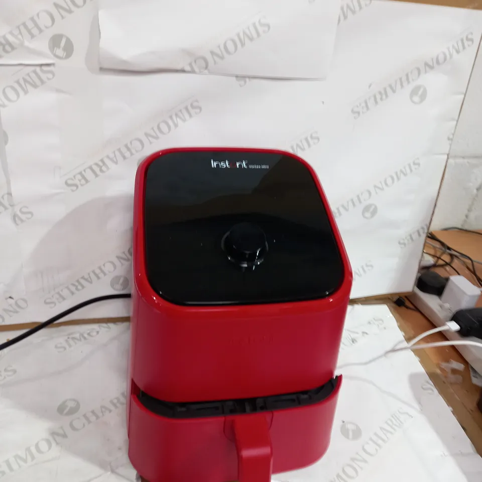 INSTANT MINI 4-IN-1 AIR FRYER